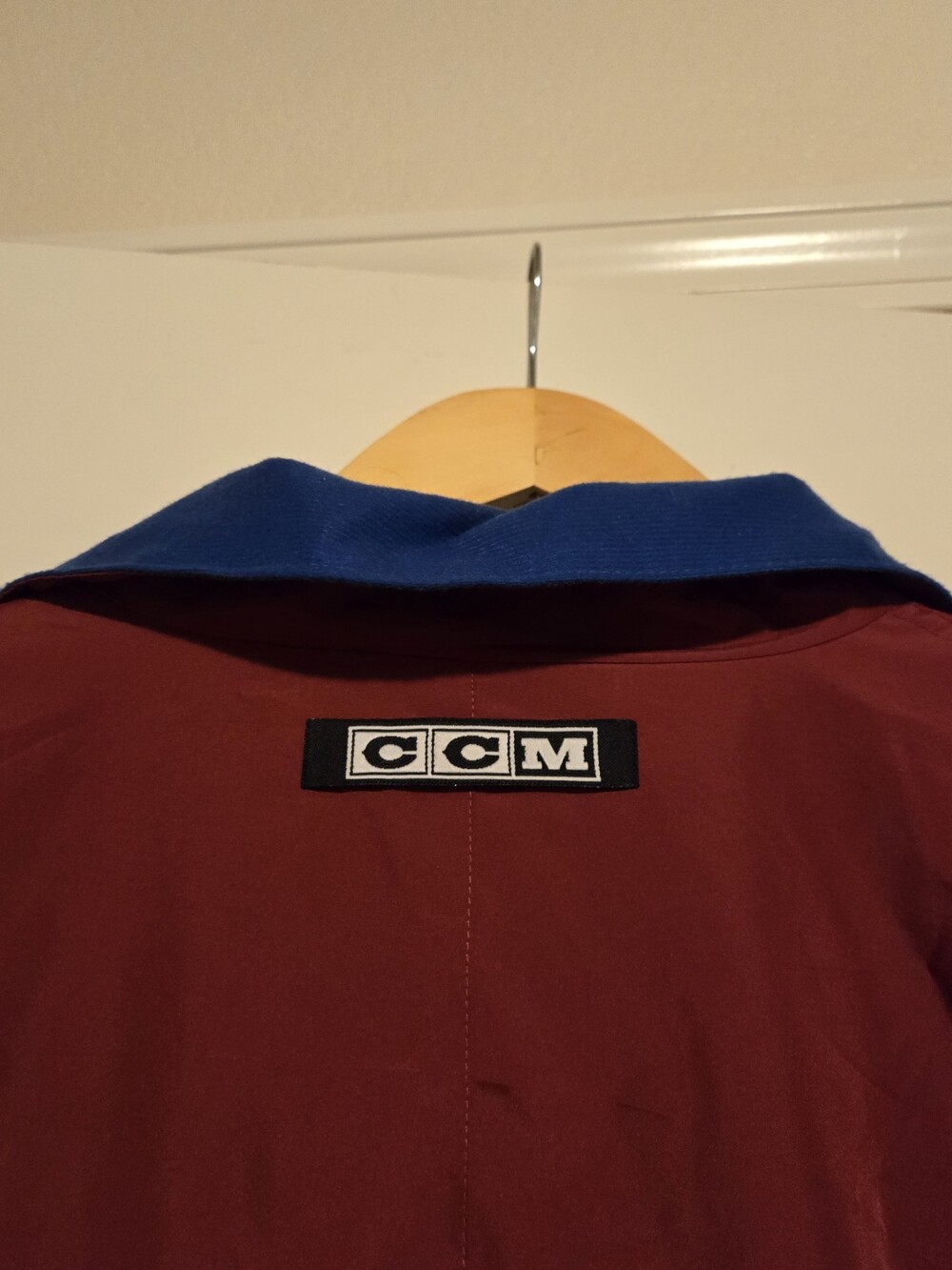 Vintage NHL Colorado Avalanche Full-Zip Jacket CCM Size XL Roy Sakic - Picture 4 of 5